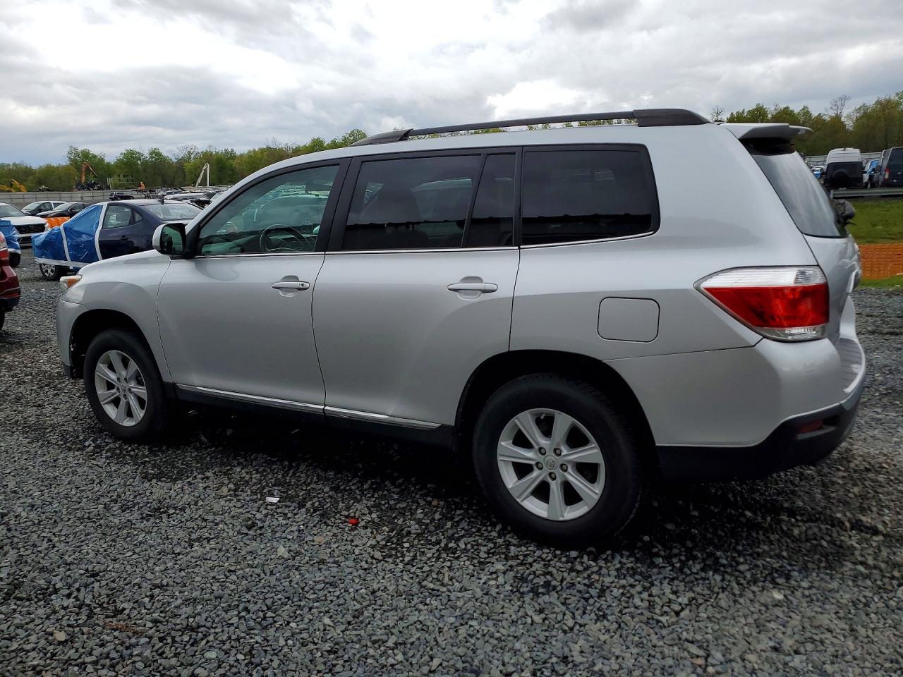 2013 TOYOTA HIGHLANDER PLUS photo 2