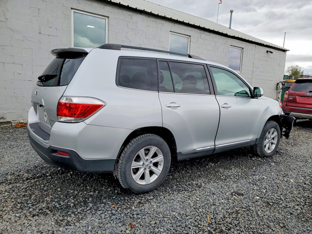 2013 TOYOTA HIGHLANDER PLUS photo 3