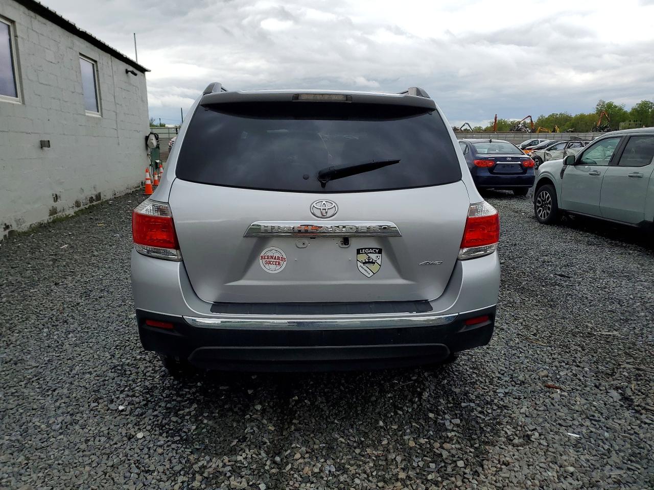 2013 TOYOTA HIGHLANDER PLUS photo 6
