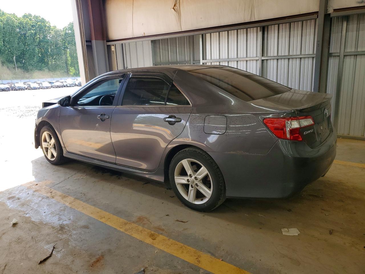 2014 TOYOTA CAMRY SE photo 3