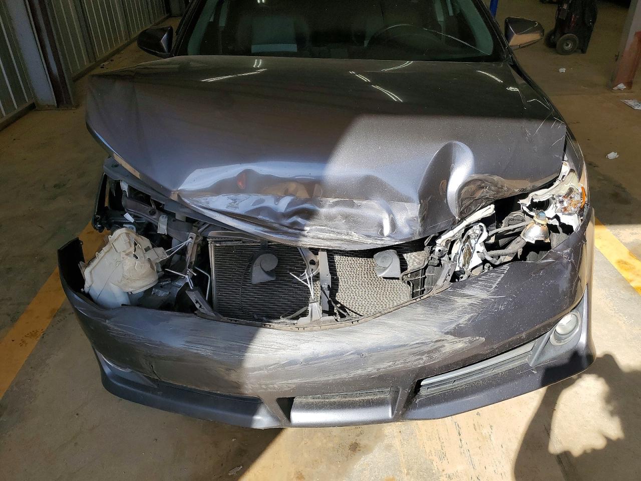 2014 TOYOTA CAMRY SE photo 21
