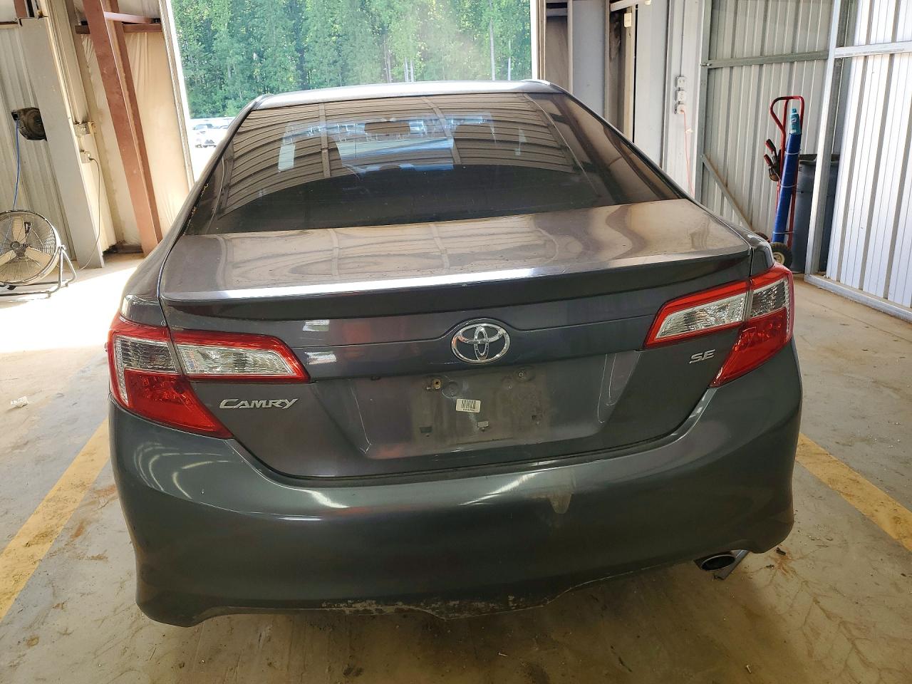2014 TOYOTA CAMRY SE photo 11
