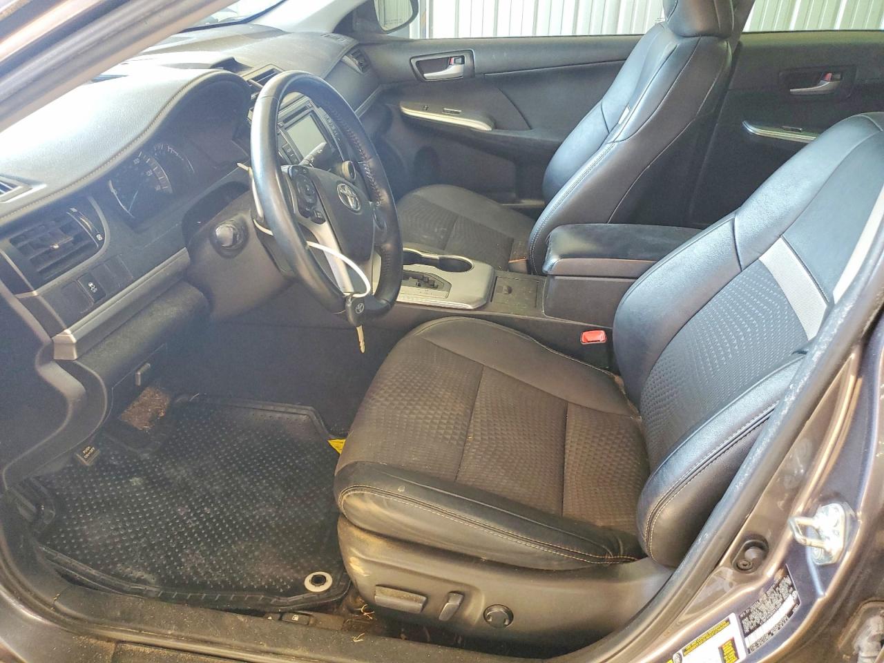2014 TOYOTA CAMRY SE photo 13