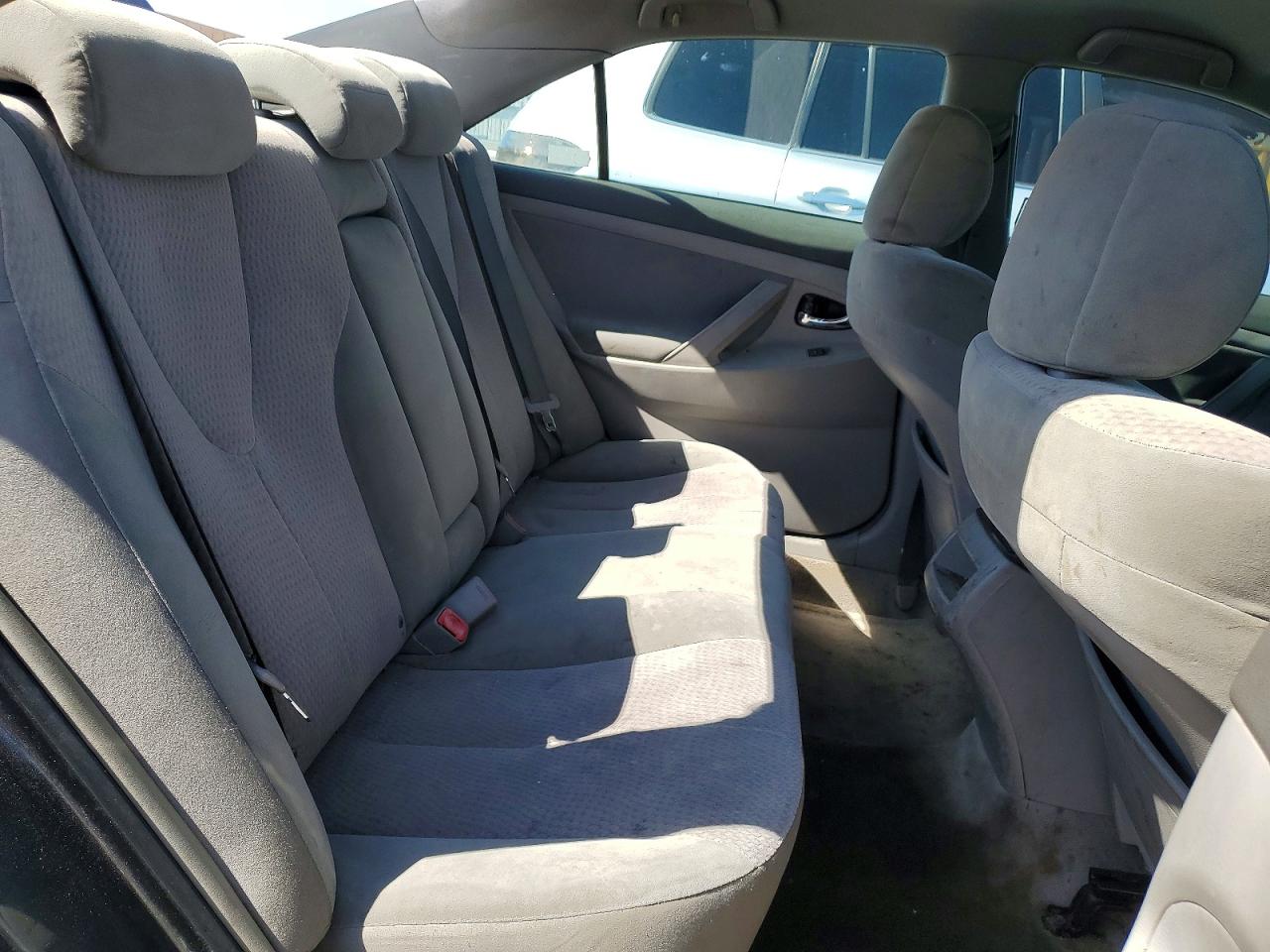 2010 TOYOTA CAMRY LE photo 19