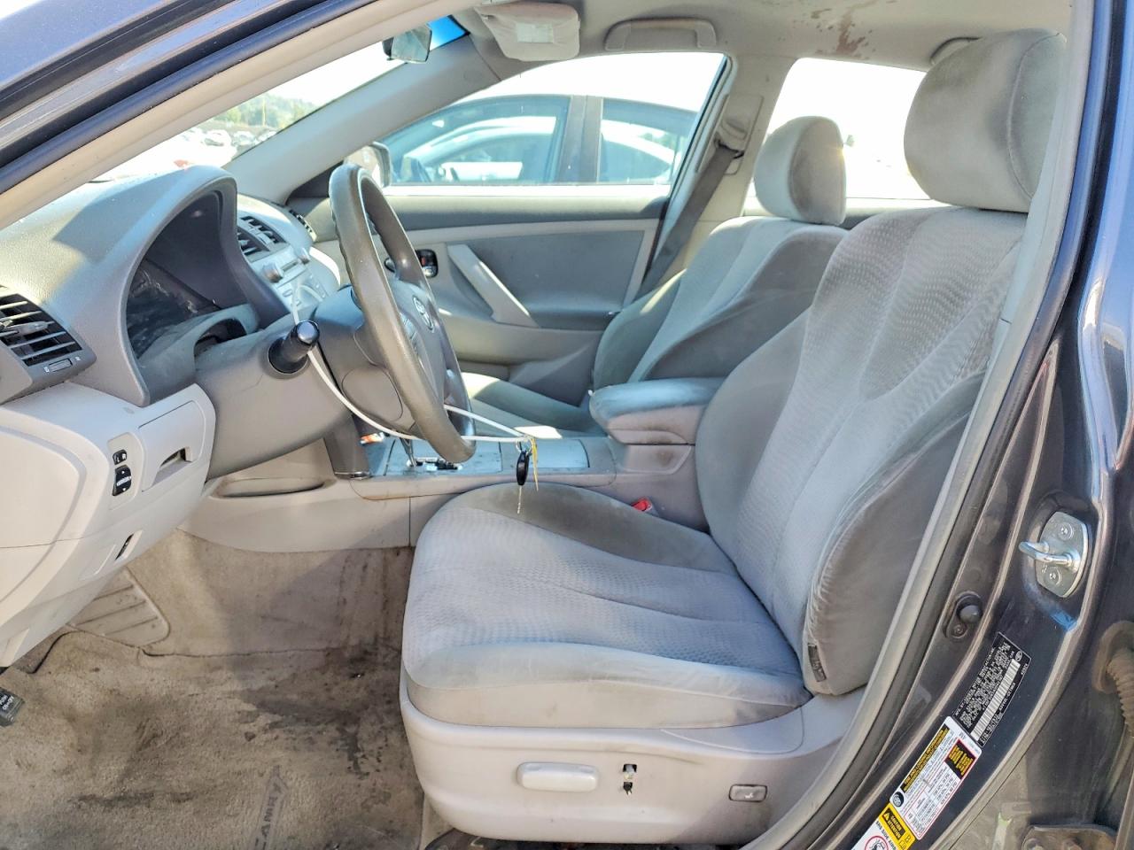 2010 TOYOTA CAMRY LE photo 13