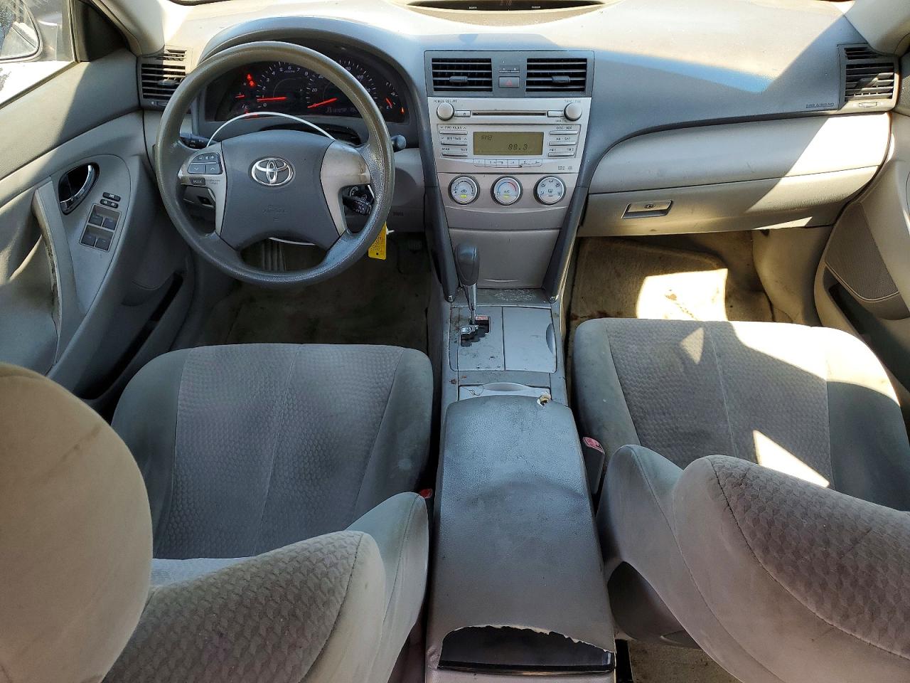 2010 TOYOTA CAMRY LE photo 15