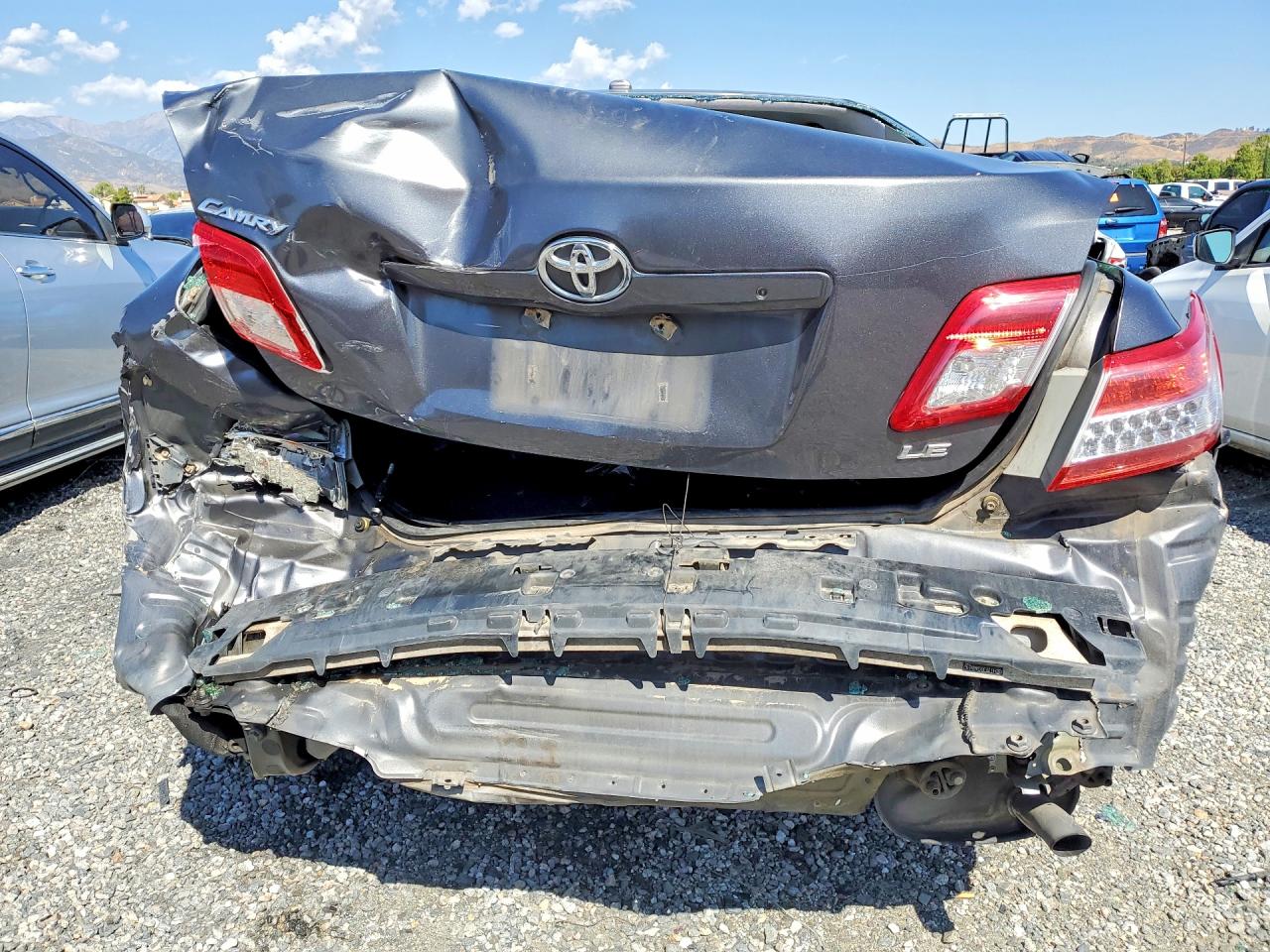 2010 TOYOTA CAMRY LE photo 11