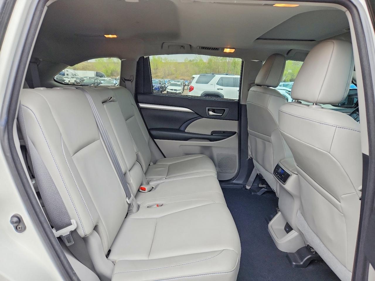 2018 TOYOTA HIGHLANDER XLE photo 31