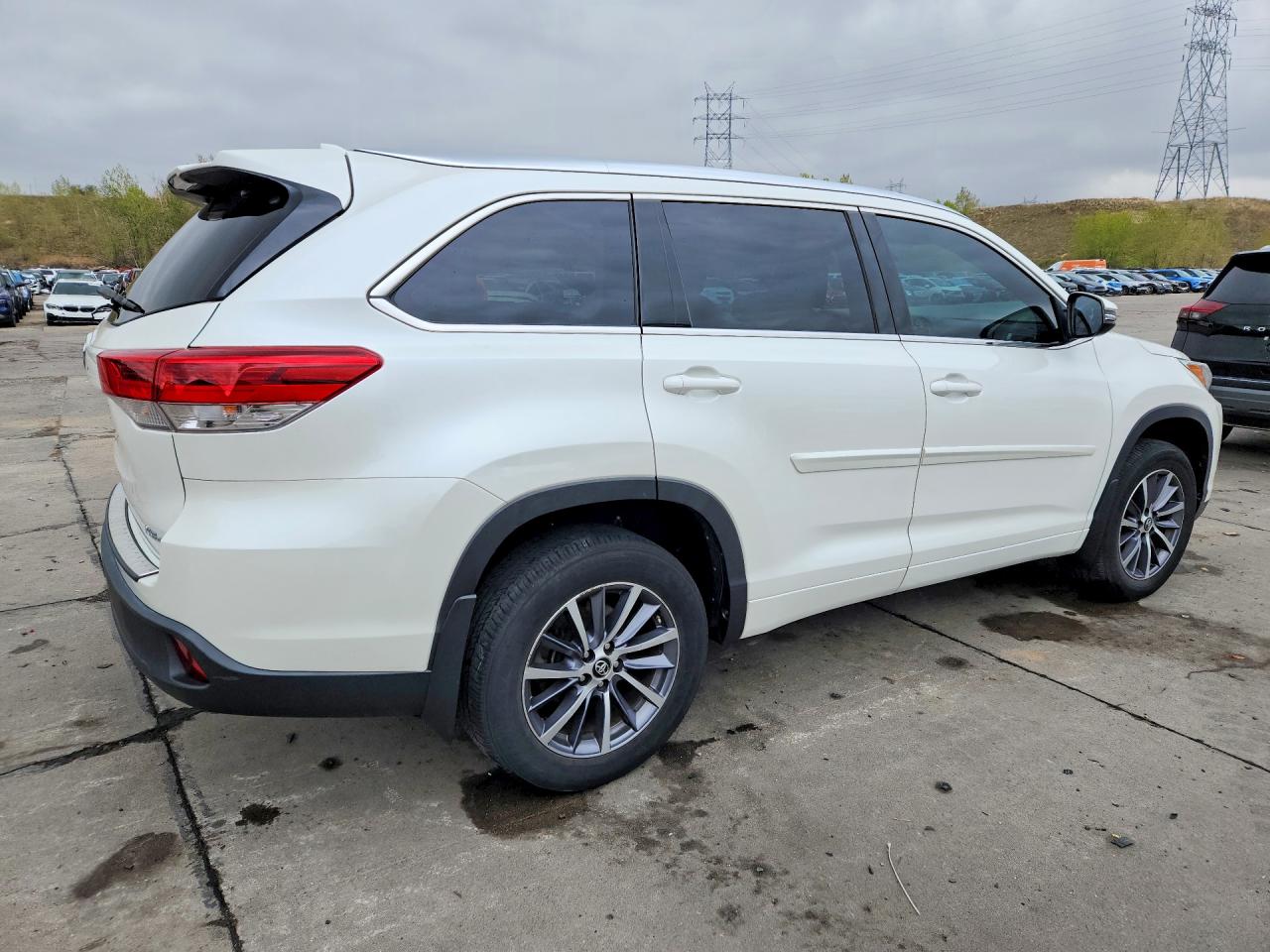 2018 TOYOTA HIGHLANDER XLE photo 7