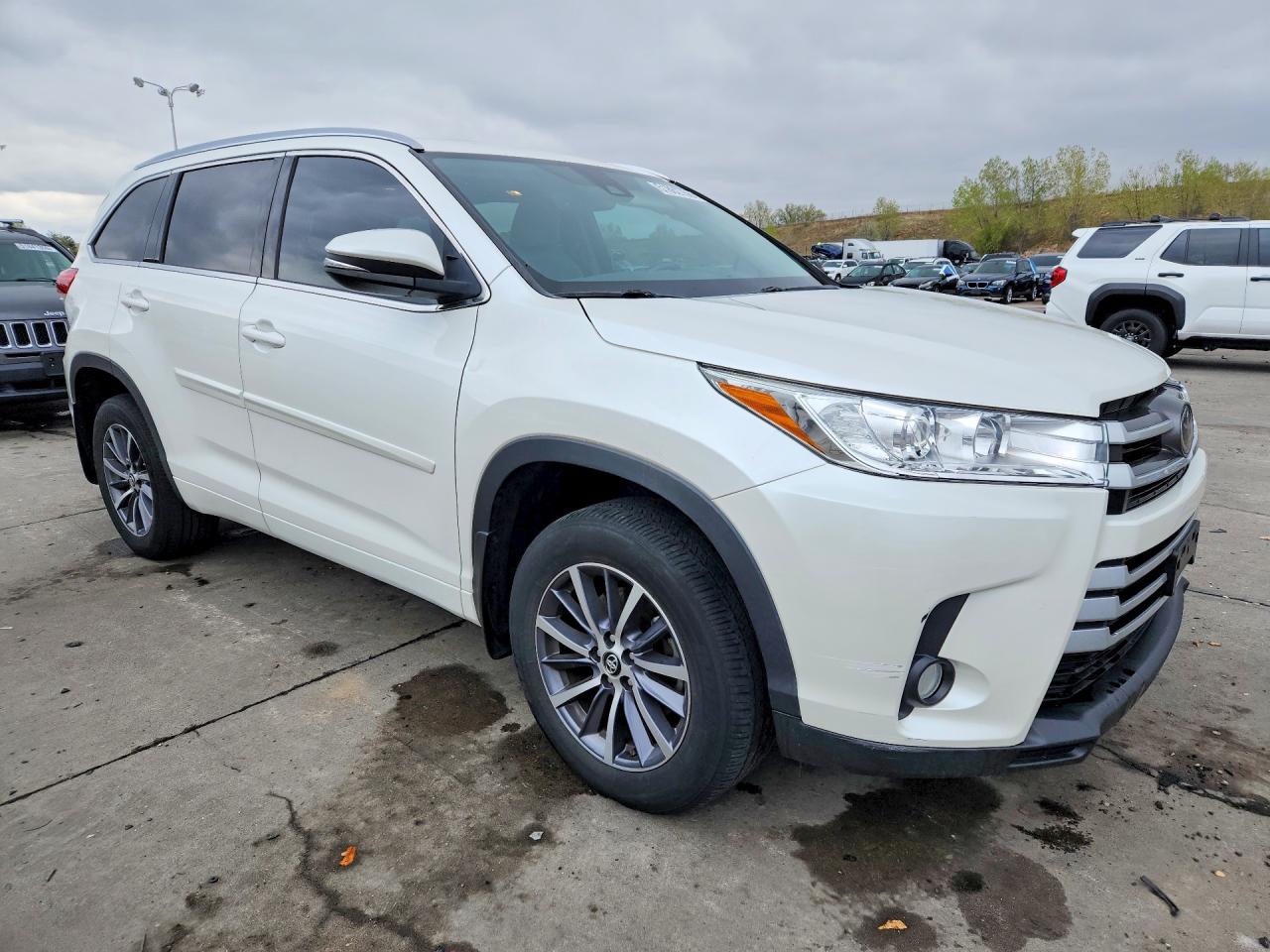 2018 TOYOTA HIGHLANDER XLE photo 10
