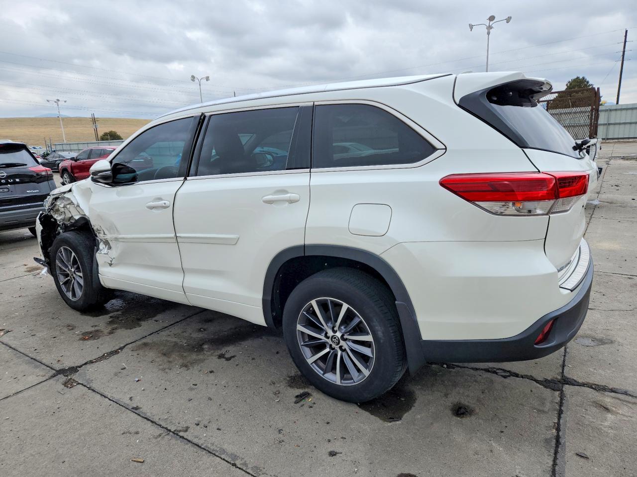2018 TOYOTA HIGHLANDER XLE photo 4