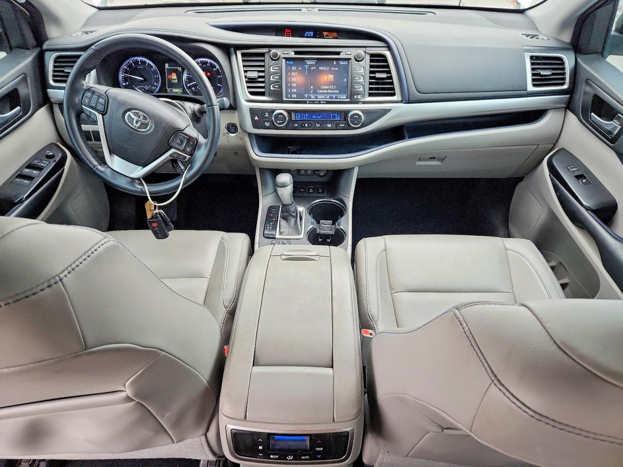 2018 TOYOTA HIGHLANDER XLE photo 22