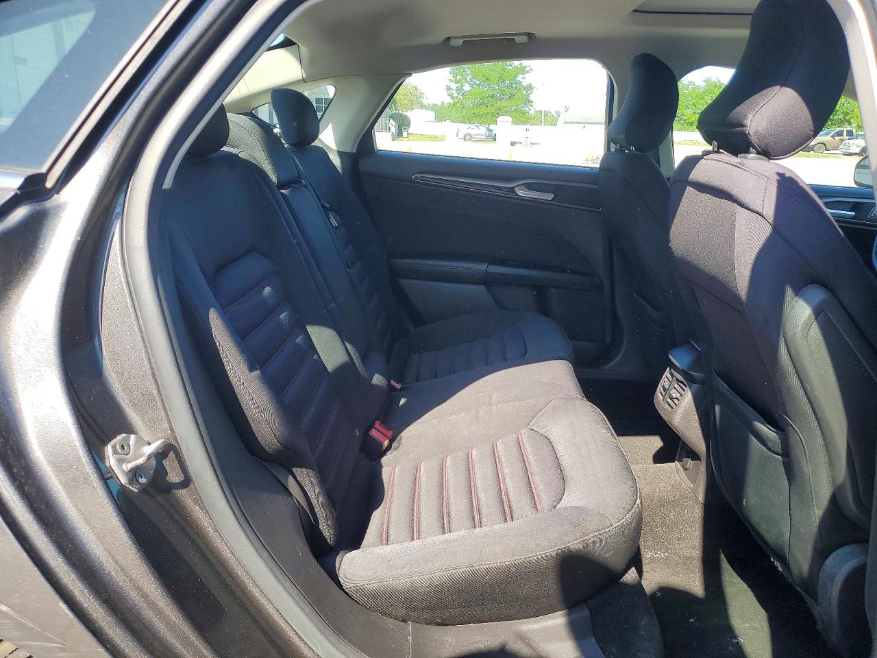 2016 FORD FUSION SE photo 19