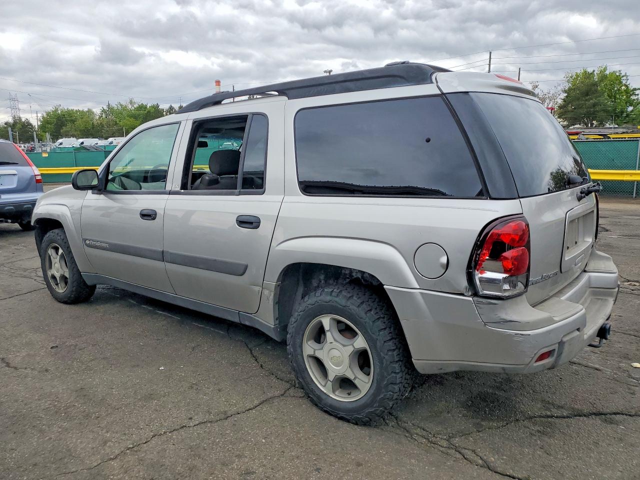2004 CHEVROLET TRAILBLAZER EXT LS photo 2