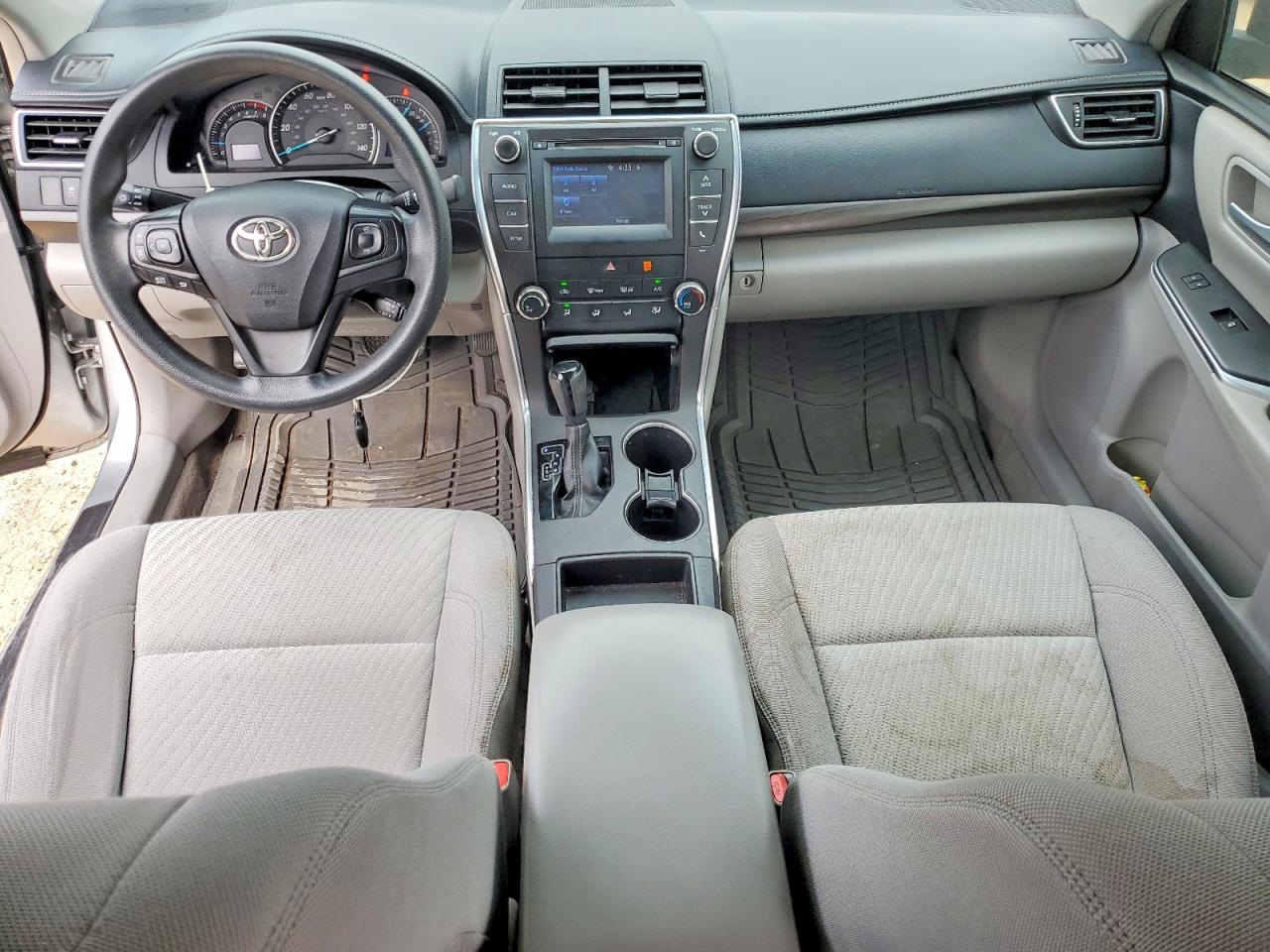 2015 TOYOTA CAMRY LE photo 15