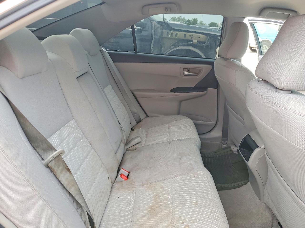 2015 TOYOTA CAMRY LE photo 19