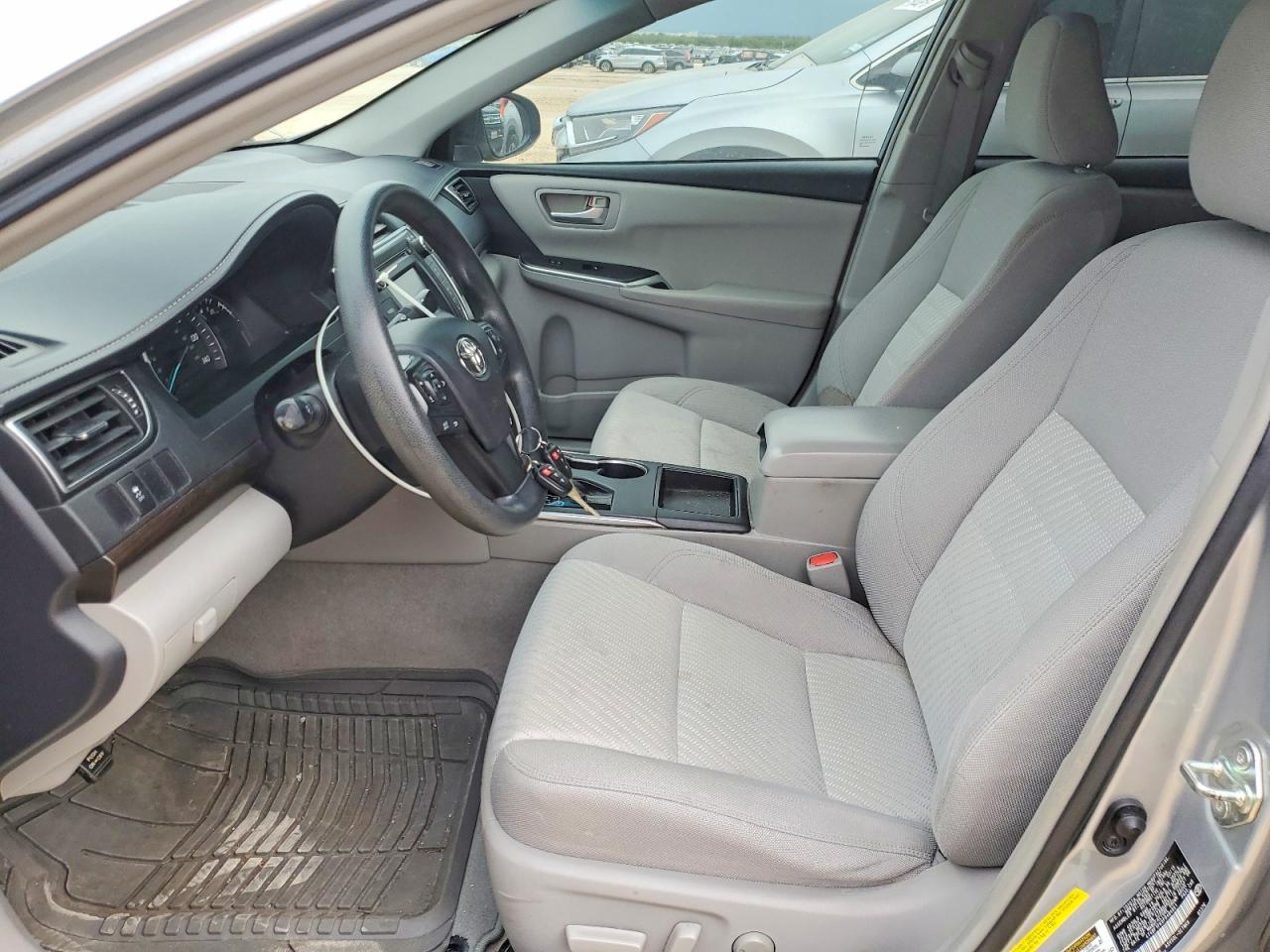 2015 TOYOTA CAMRY LE photo 13