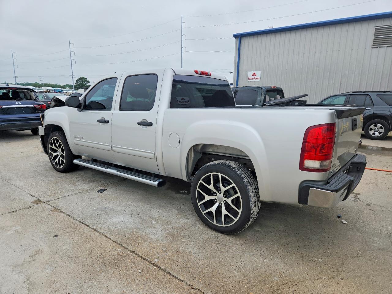 2010 GMC SIERRA C1500 SL photo 2