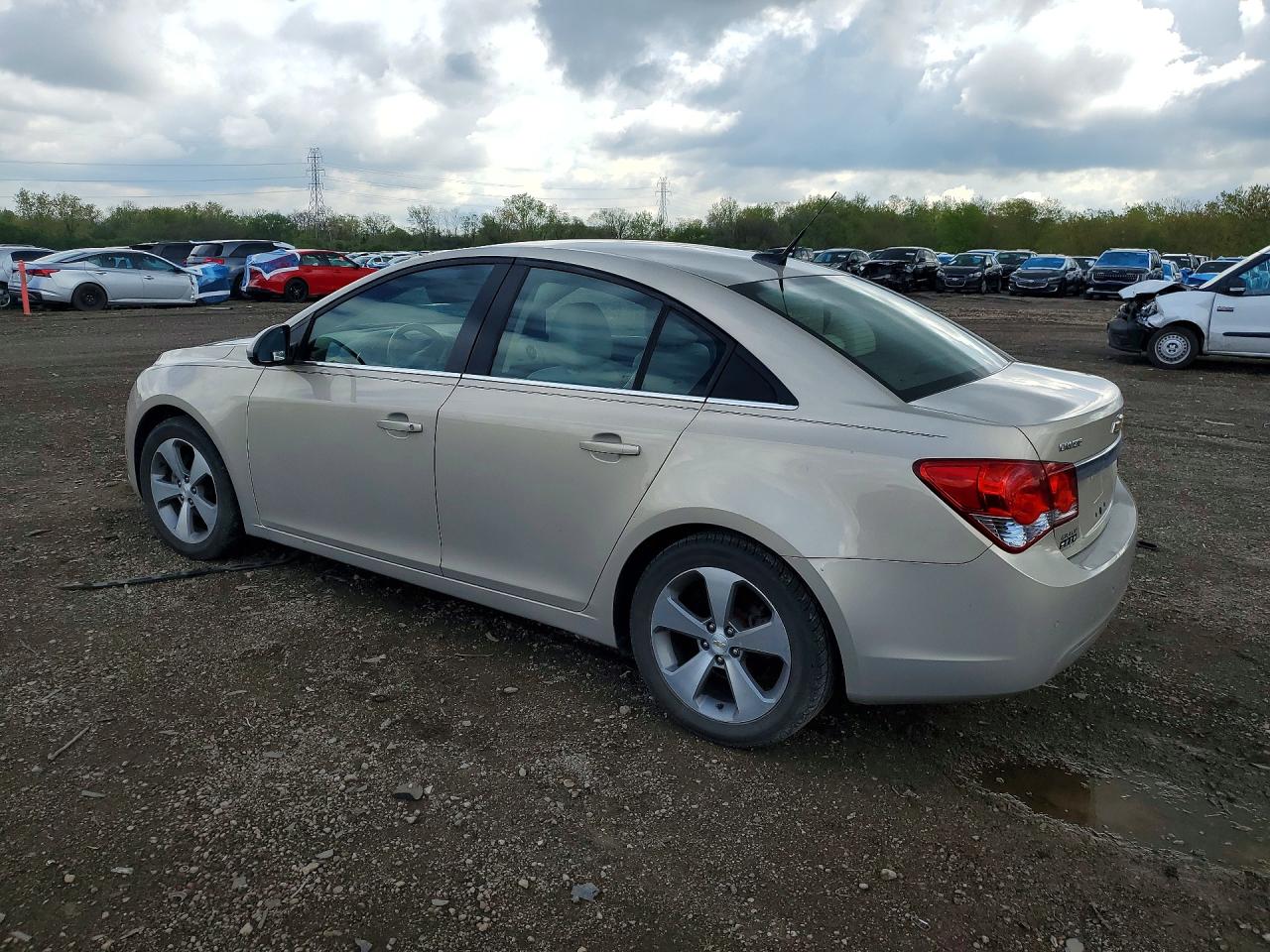 2011 CHEVROLET CRUZE LT photo 2