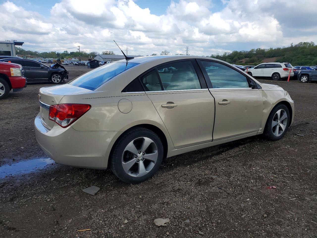 2011 CHEVROLET CRUZE LT photo 3