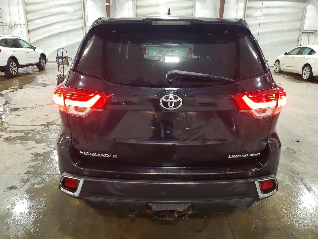 2018 TOYOTA HIGHLANDER LIMITED photo 6