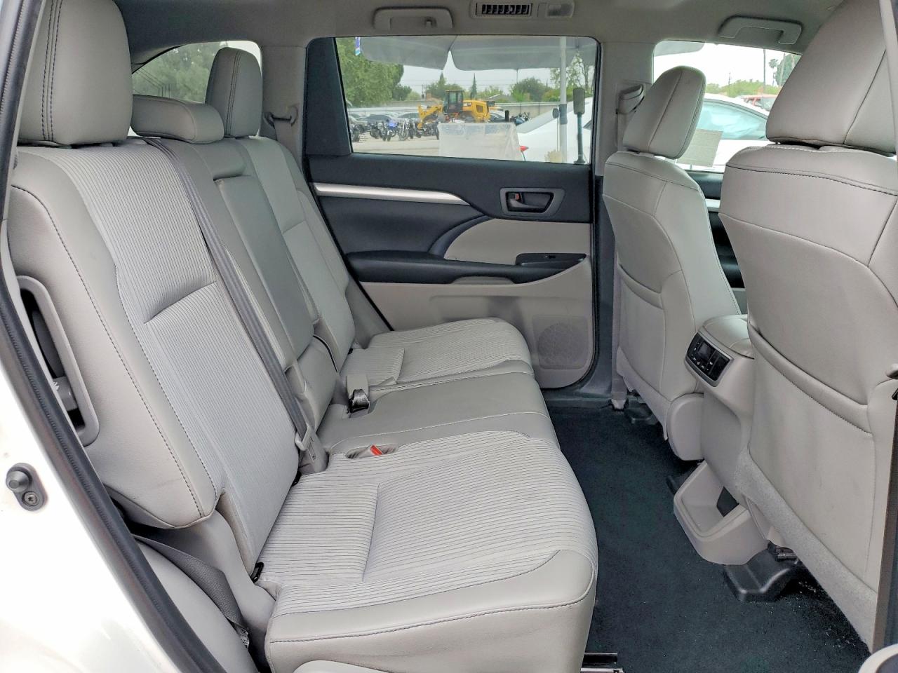 2019 TOYOTA HIGHLANDER LE PLUS photo 31