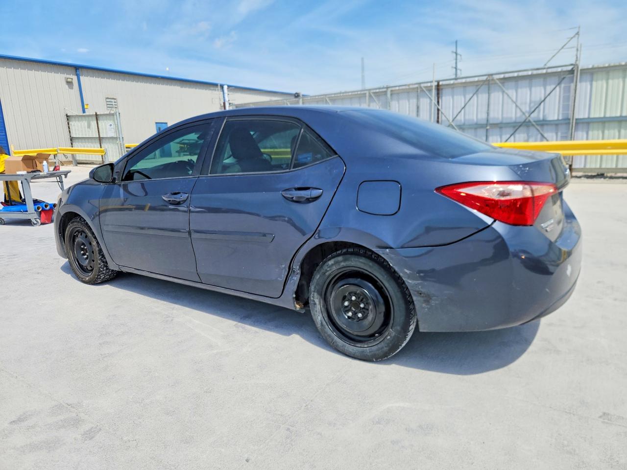 2017 TOYOTA COROLLA LE photo 3