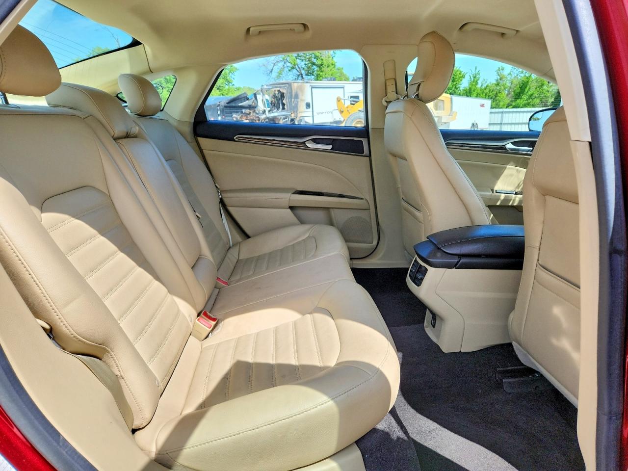 2014 FORD FUSION SE photo 28