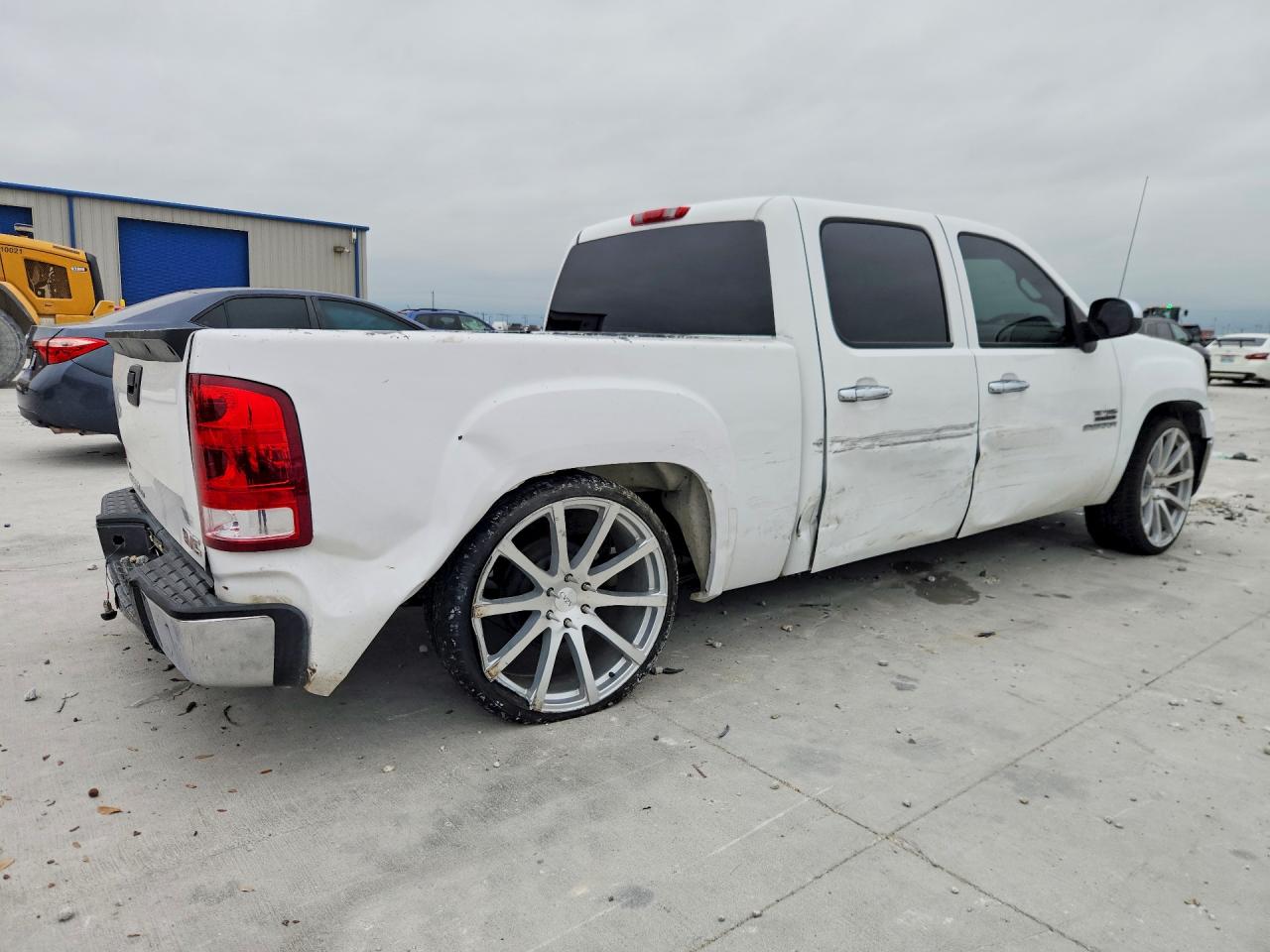 2010 GMC SIERRA C1500 SLE photo 3