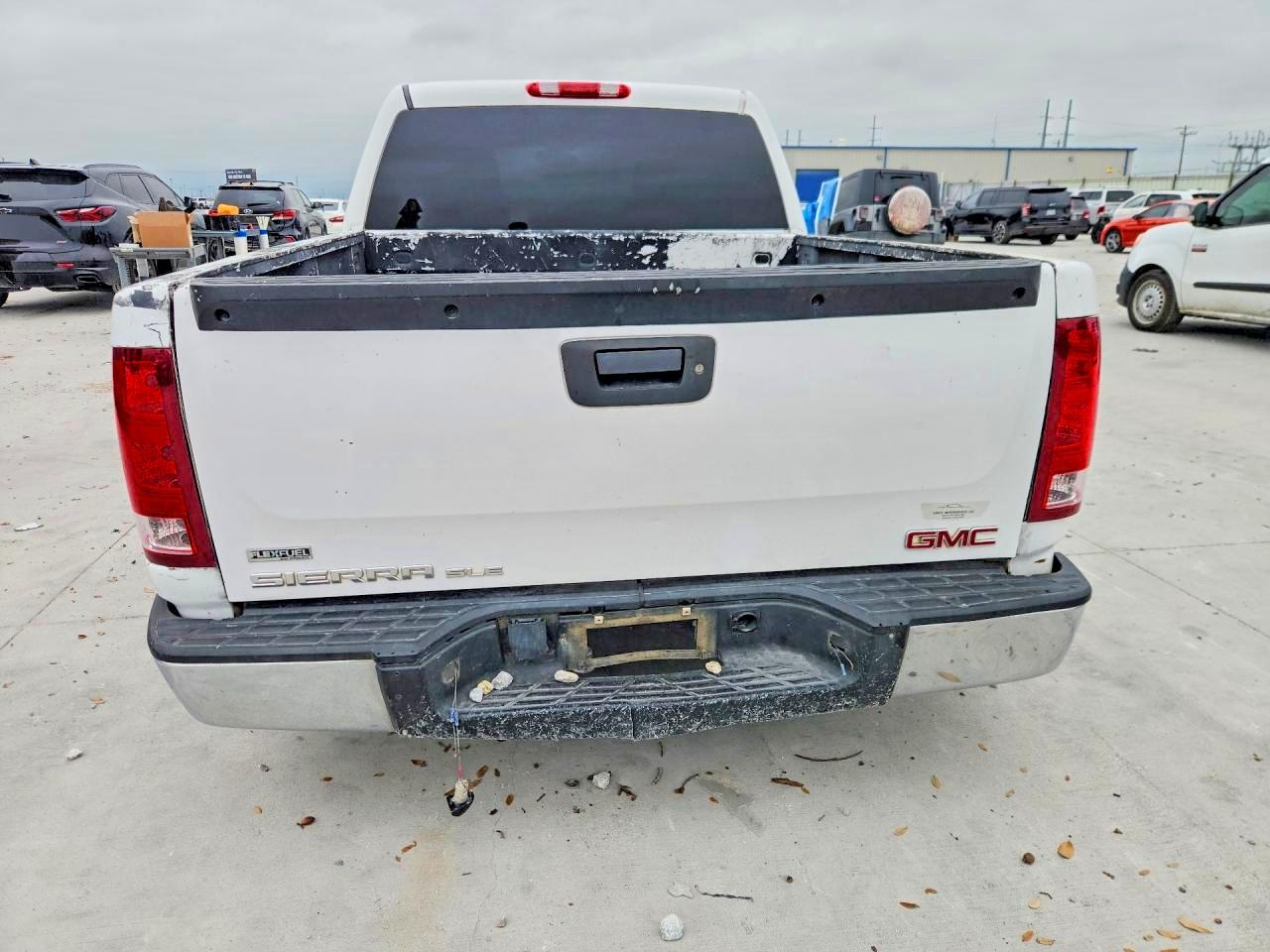 2010 GMC SIERRA C1500 SLE photo 6