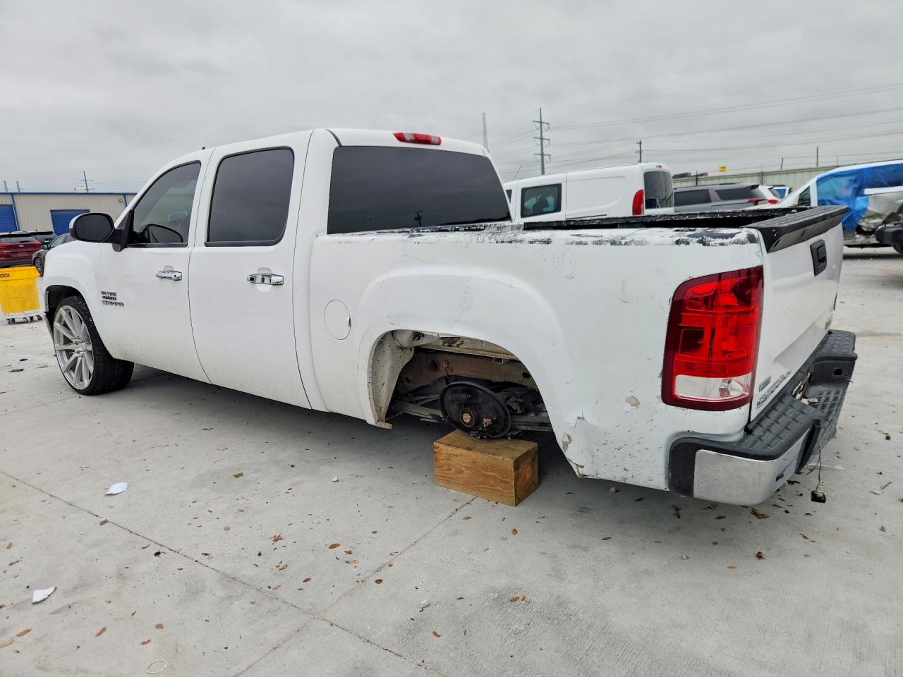 2010 GMC SIERRA C1500 SLE photo 2