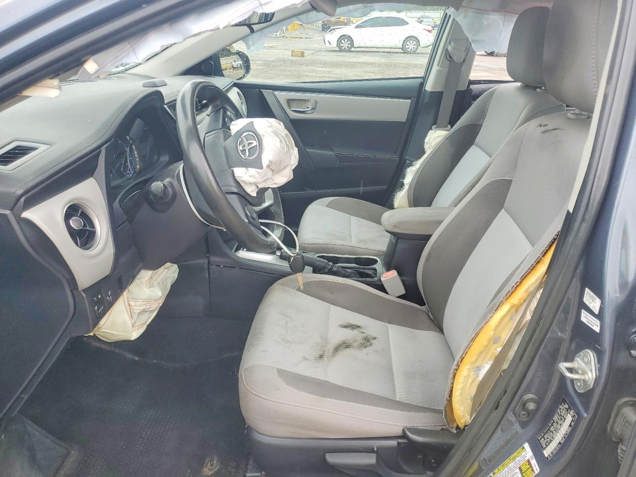 2019 TOYOTA COROLLA LE photo 13
