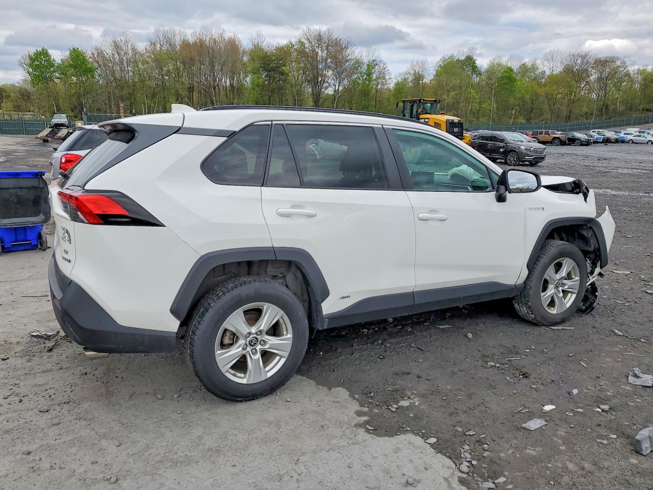 2021 TOYOTA RAV4 LE photo 7