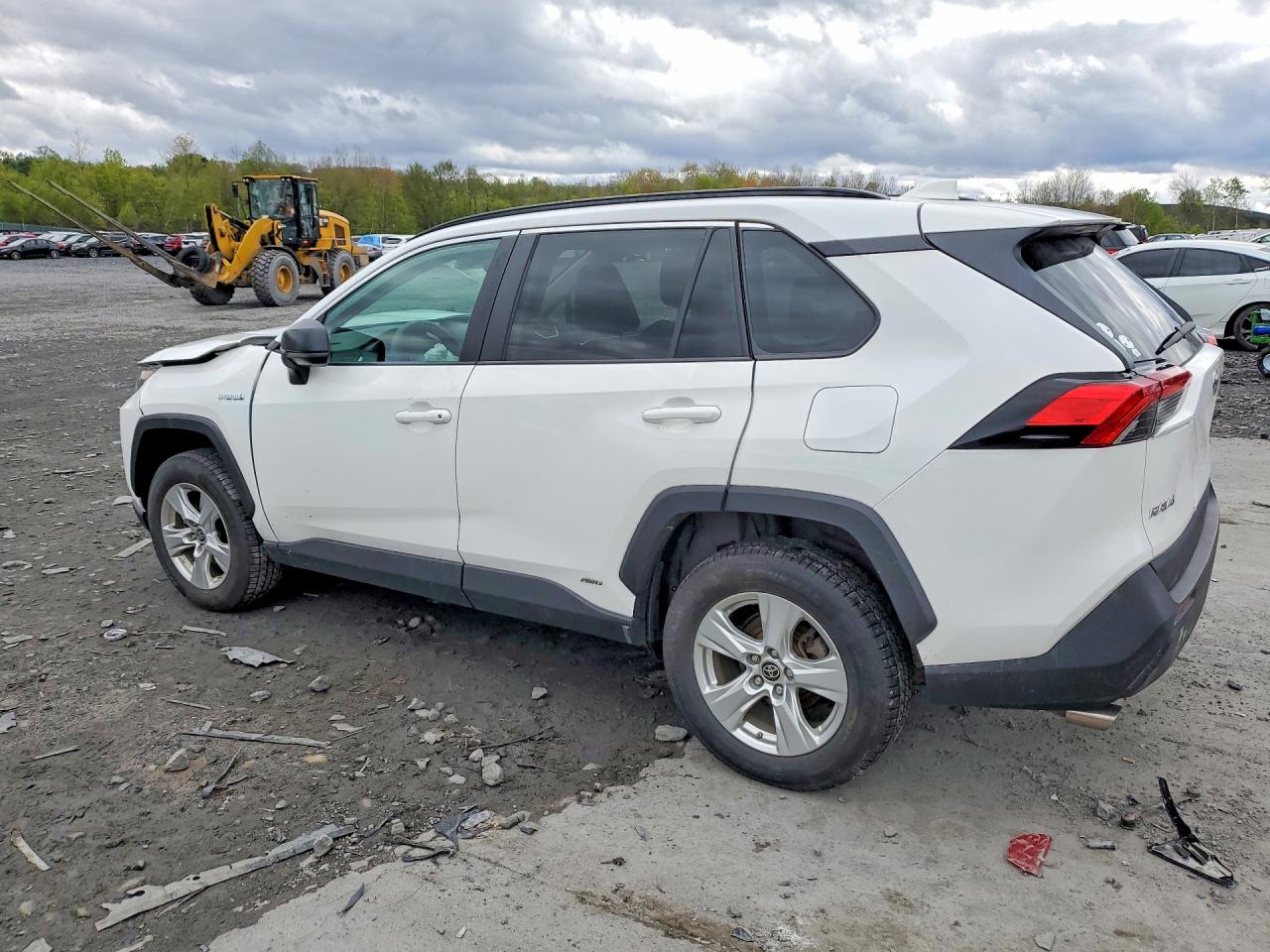 2021 TOYOTA RAV4 LE photo 4