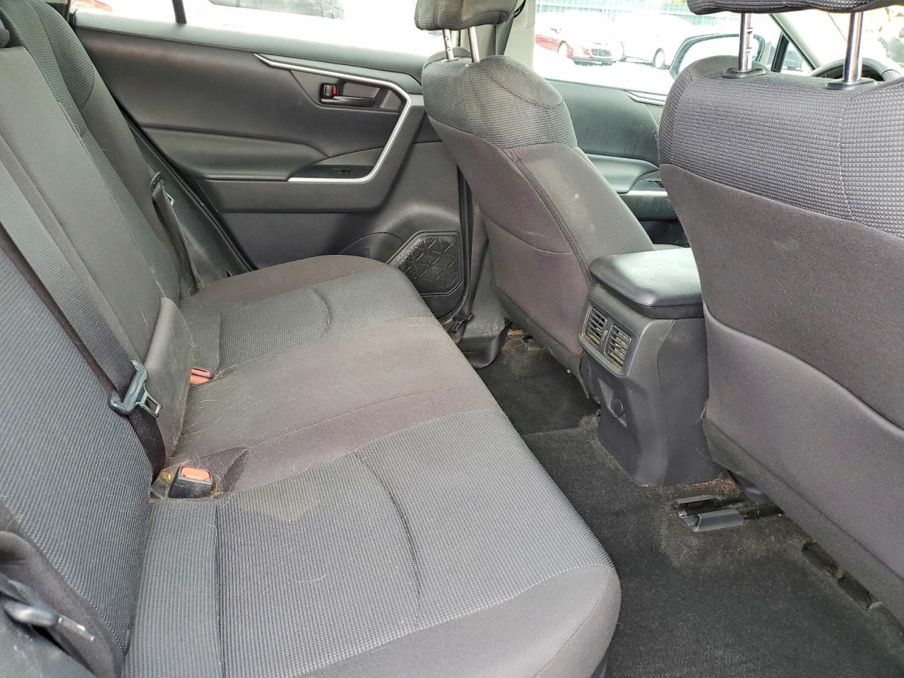 2021 TOYOTA RAV4 LE photo 31