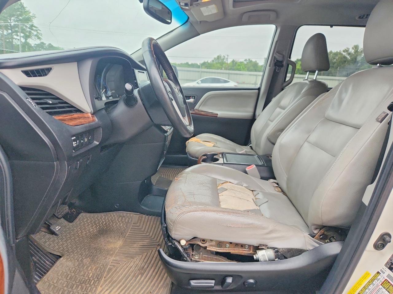 2015 TOYOTA SIENNA LIMITED 7-PASSENGER photo 13