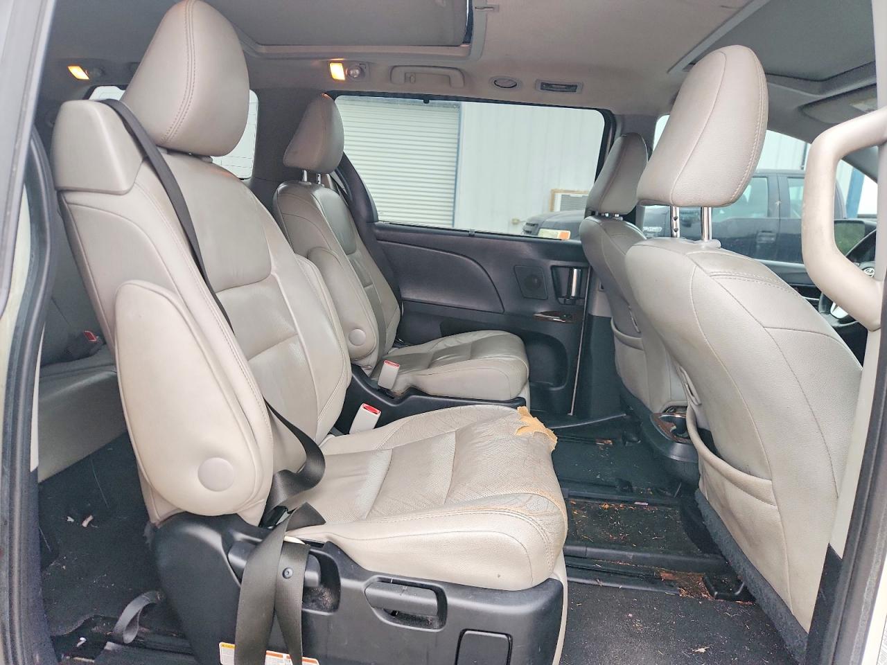 2015 TOYOTA SIENNA LIMITED 7-PASSENGER photo 21