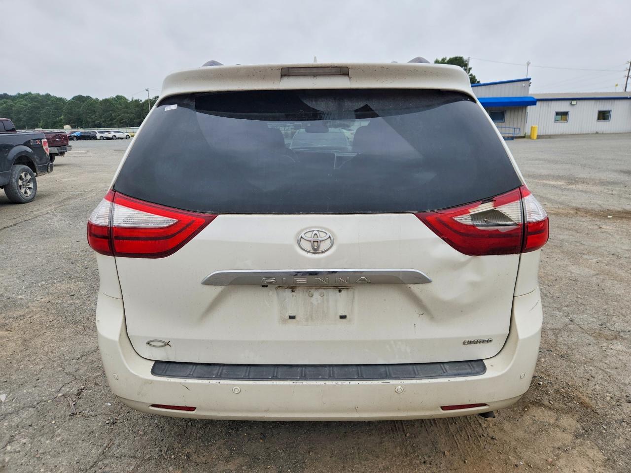 2015 TOYOTA SIENNA LIMITED 7-PASSENGER photo 11