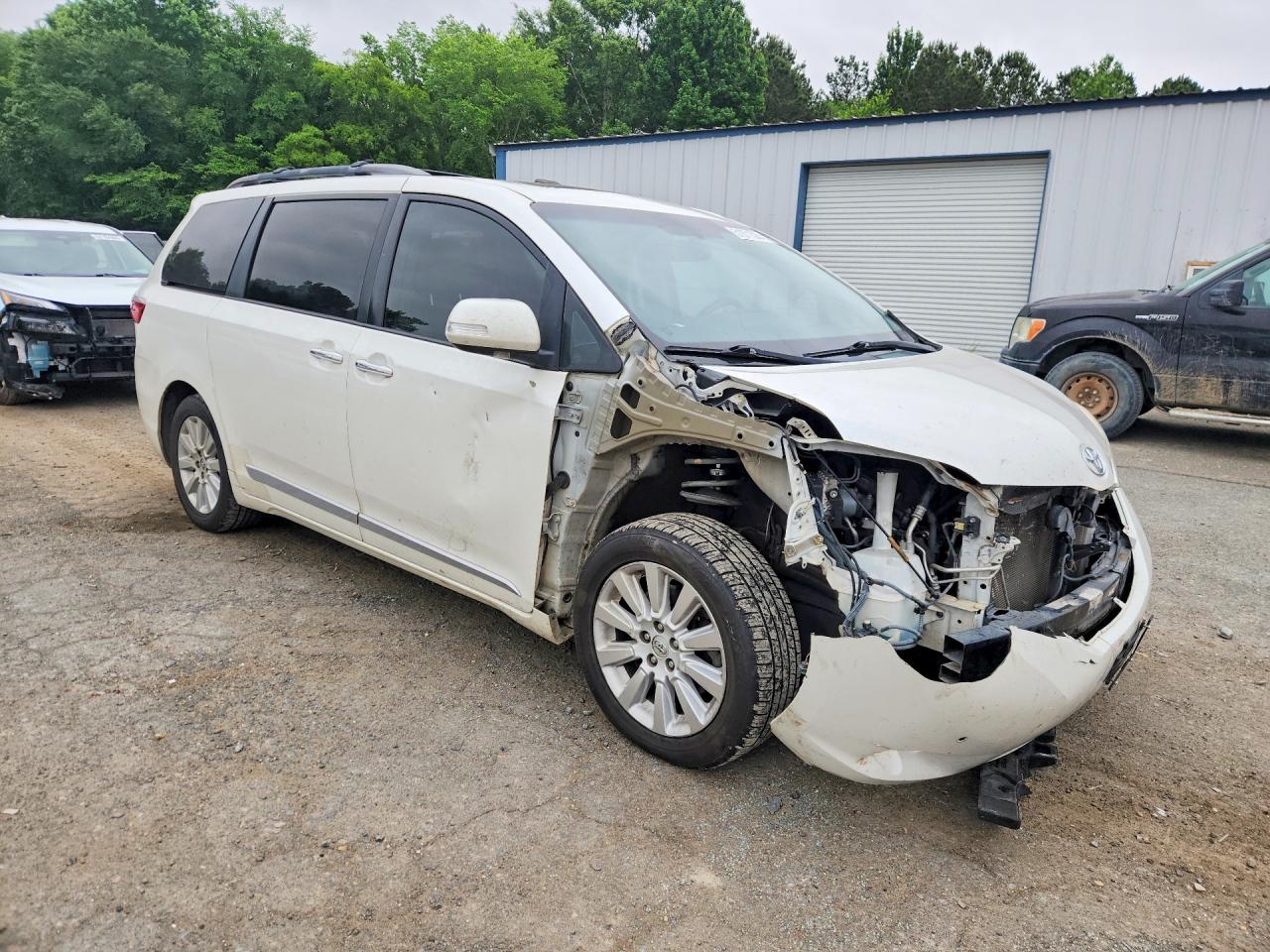 2015 TOYOTA SIENNA LIMITED 7-PASSENGER photo 7