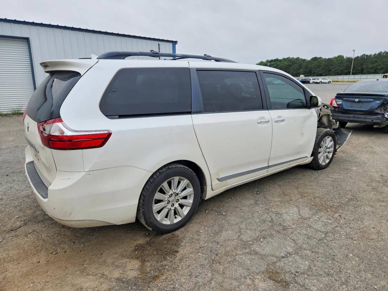 2015 TOYOTA SIENNA LIMITED 7-PASSENGER photo 5