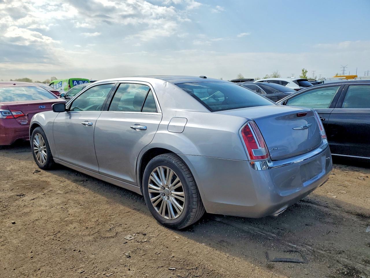 2013 CHRYSLER 300C photo 2