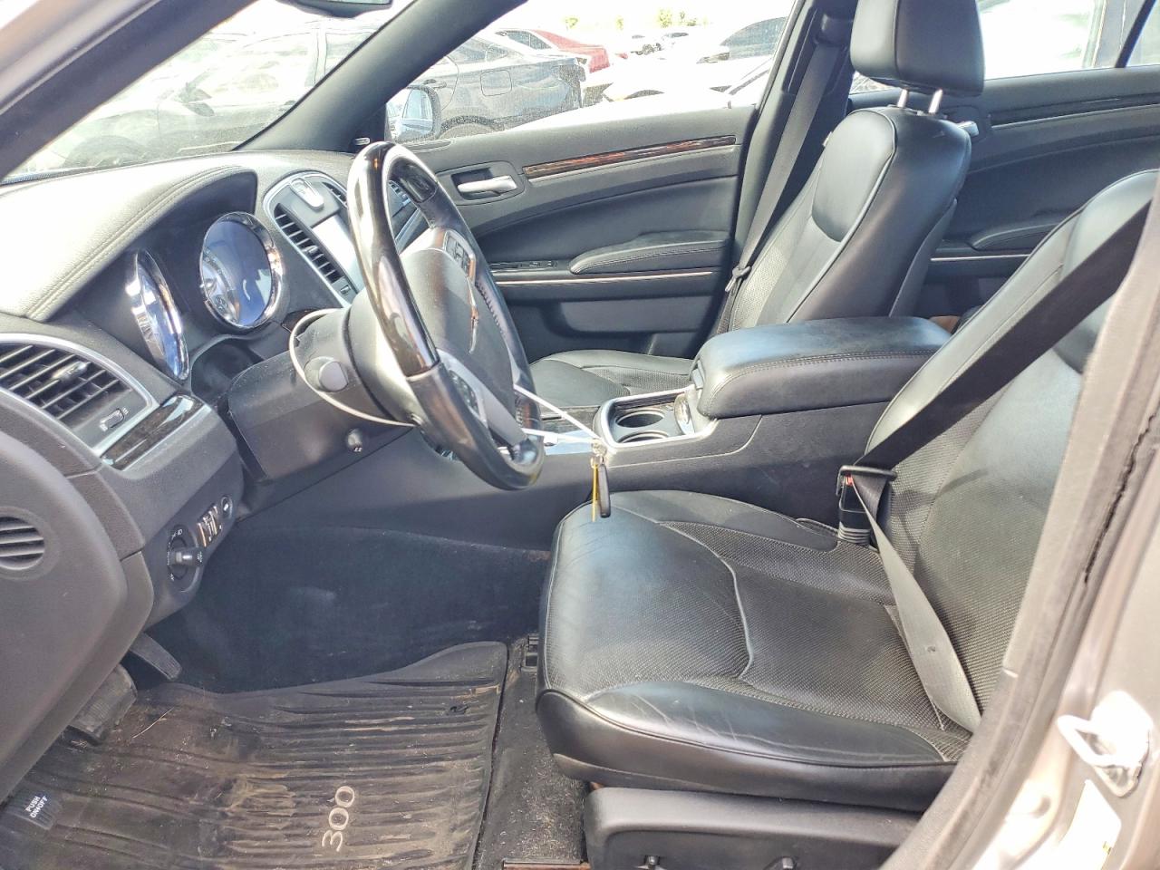 2013 CHRYSLER 300C photo 7
