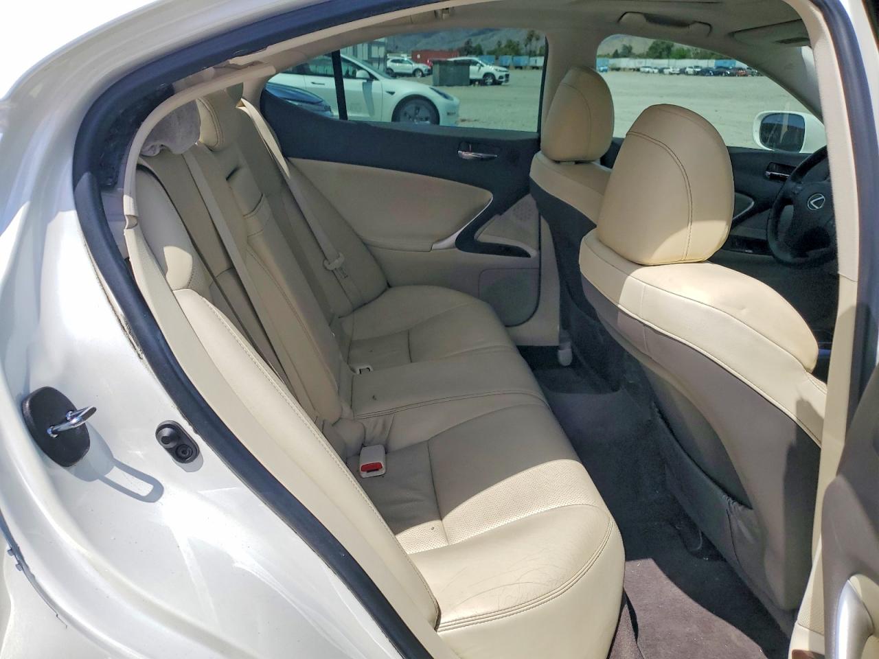 2010 LEXUS IS 250 photo 28