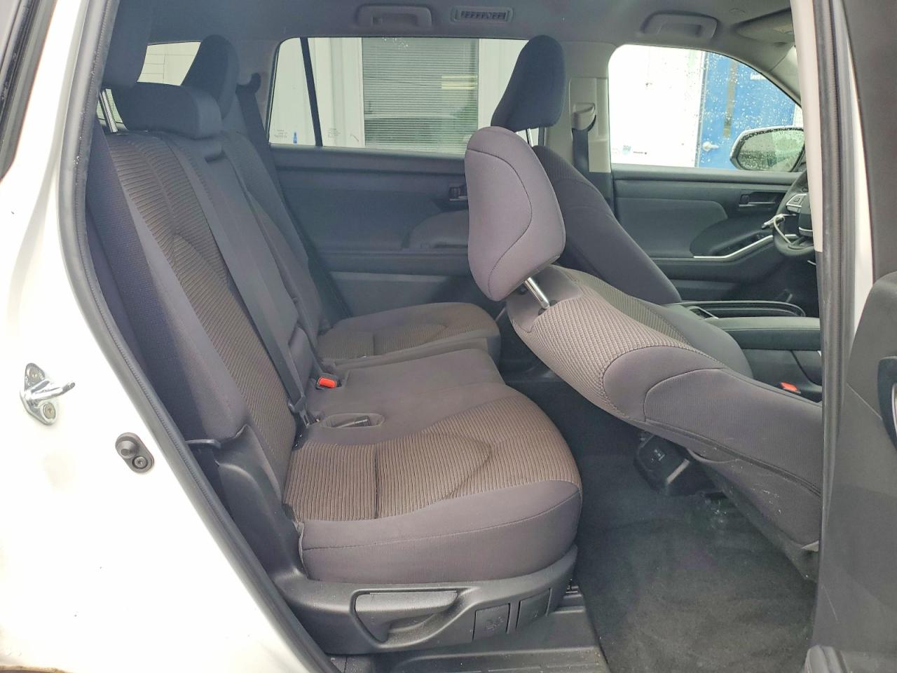 2023 TOYOTA HIGHLANDER LE photo 31