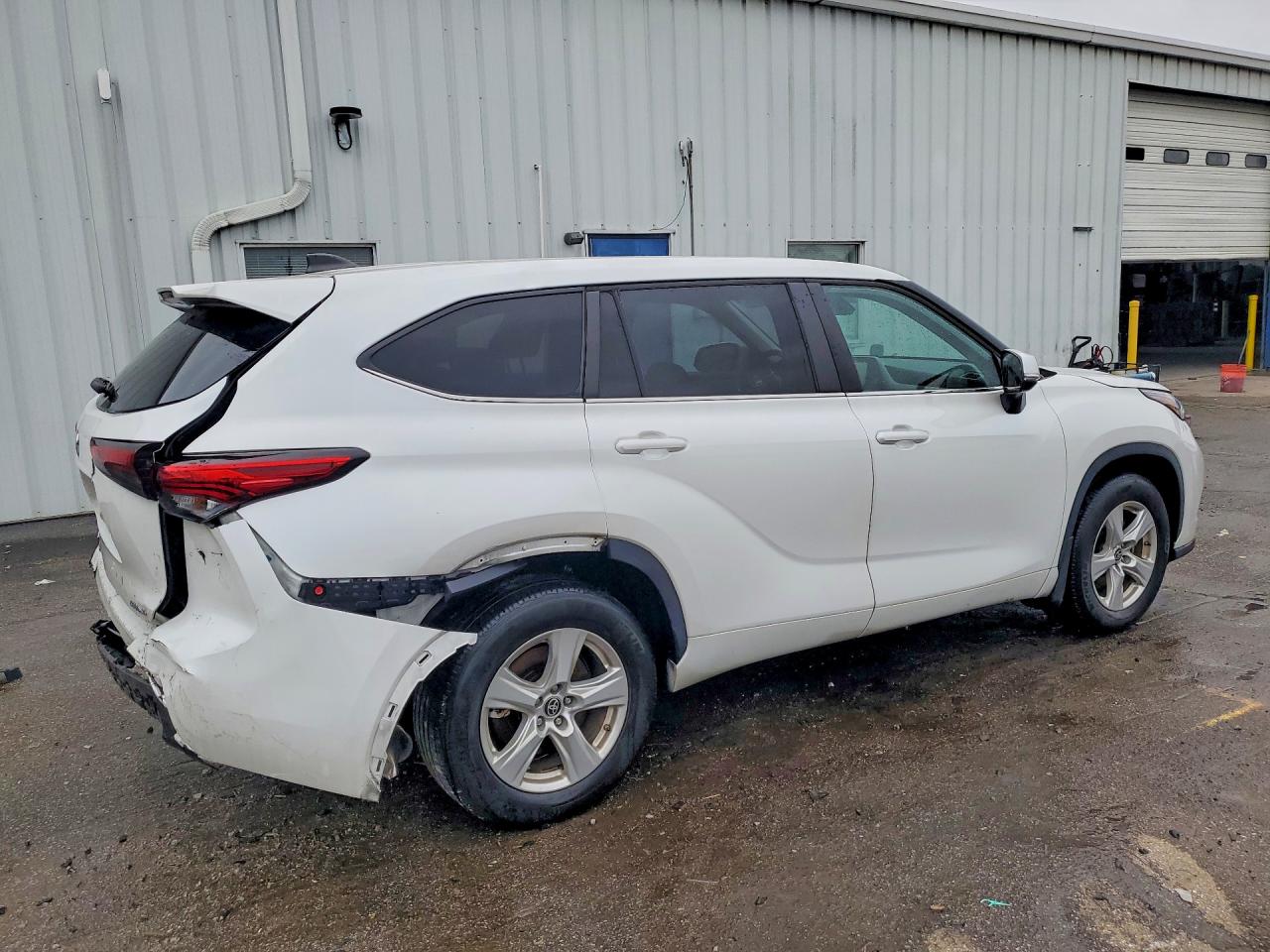 2023 TOYOTA HIGHLANDER LE photo 7
