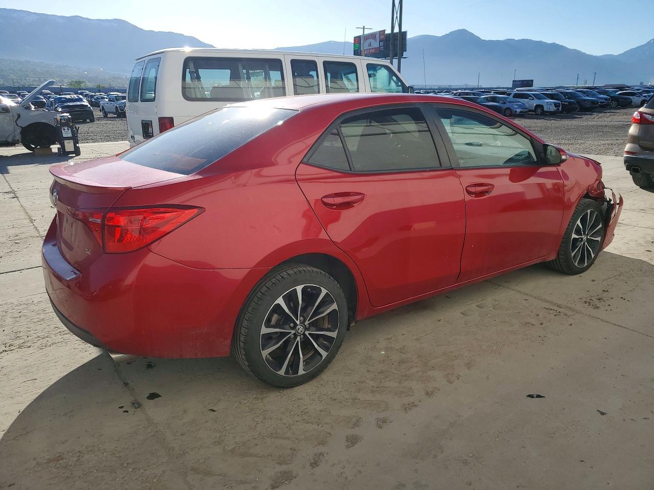 2017 TOYOTA COROLLA SE photo 5