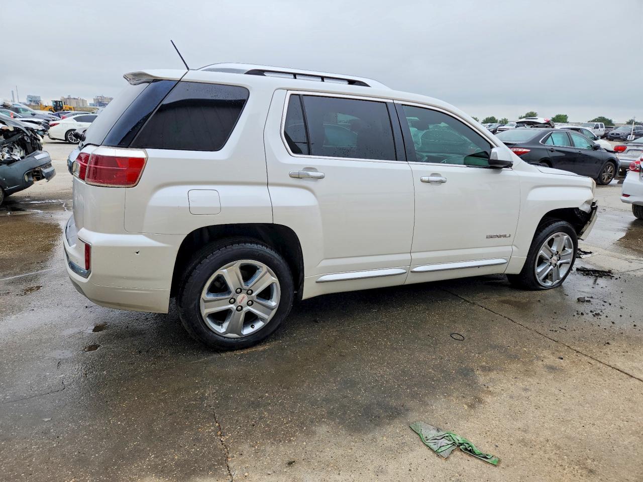 2017 GMC TERRAIN DENALI photo 5