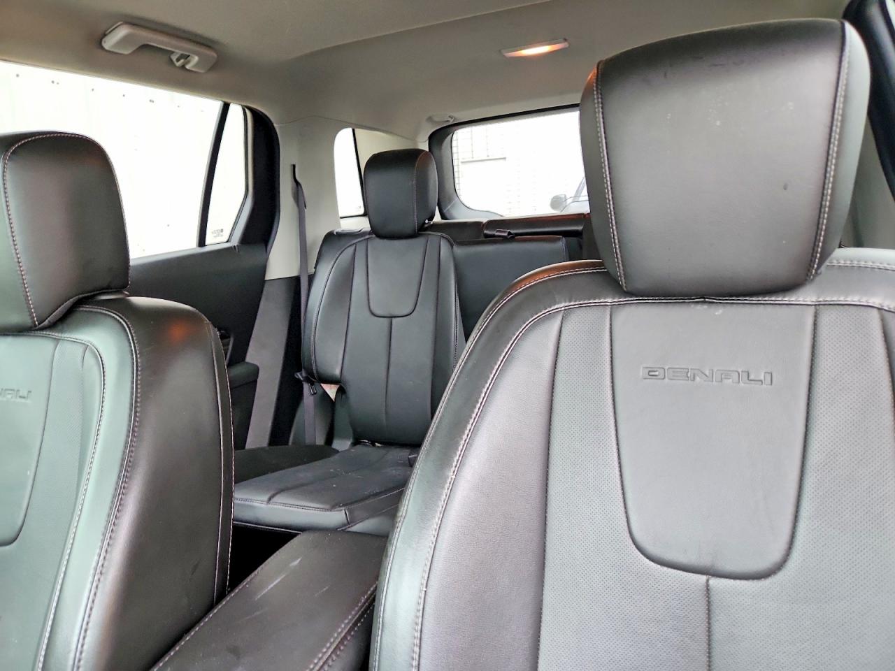 2017 GMC TERRAIN DENALI photo 19