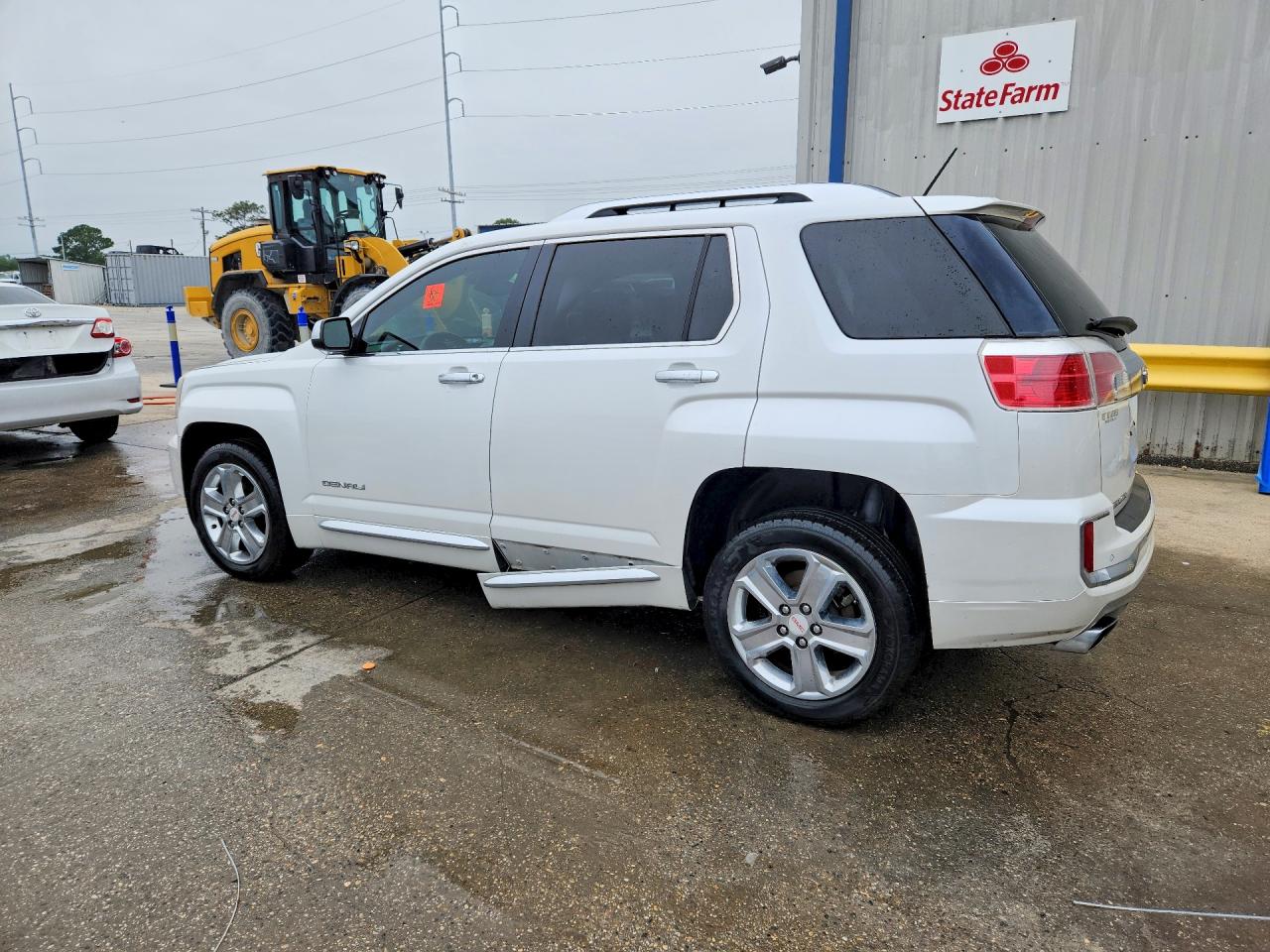 2017 GMC TERRAIN DENALI photo 3