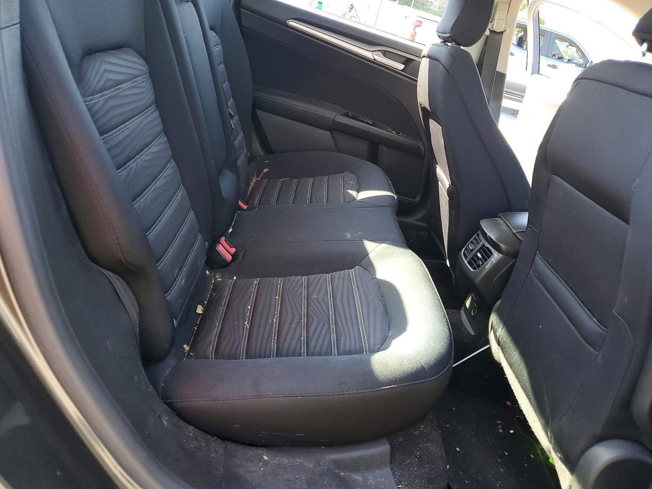 2016 FORD FUSION SE photo 19